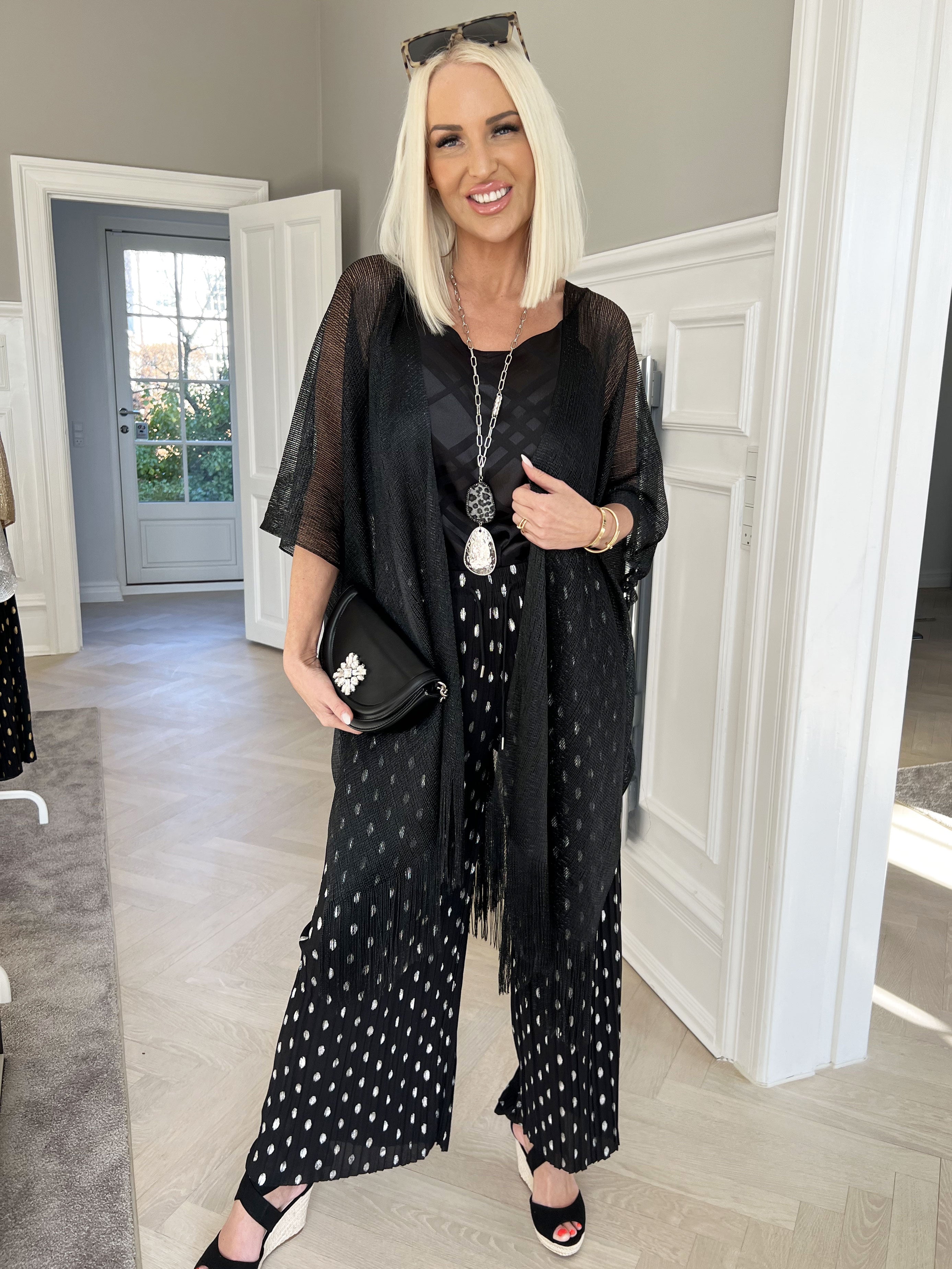 Betti - Smukt sjal i viskose med glimmertråde og frynser